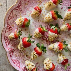 STRAWBERRIES WITH WHITE CHOCOLATE